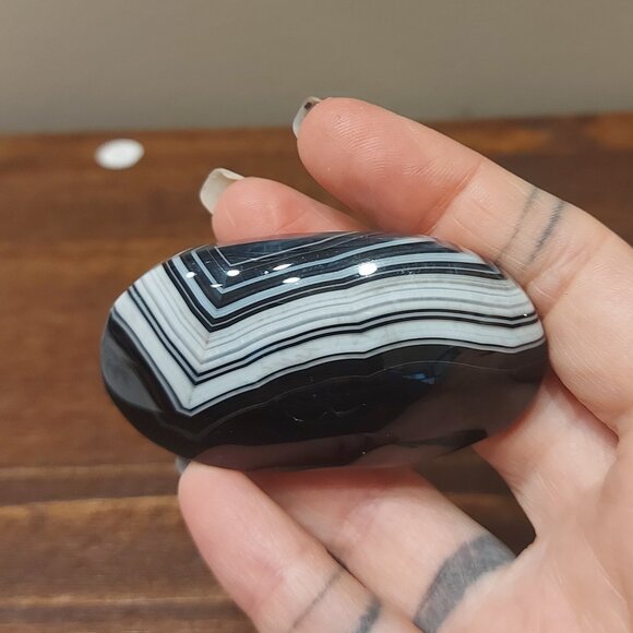 🔥 Sale 🔥 Black Onyx Palm Stone - Chipped - Picture 1 of 7